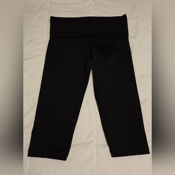 Size Medium Nordic Track Pull On Capris Active Yoga Leggings Black - Picture 4 of 5